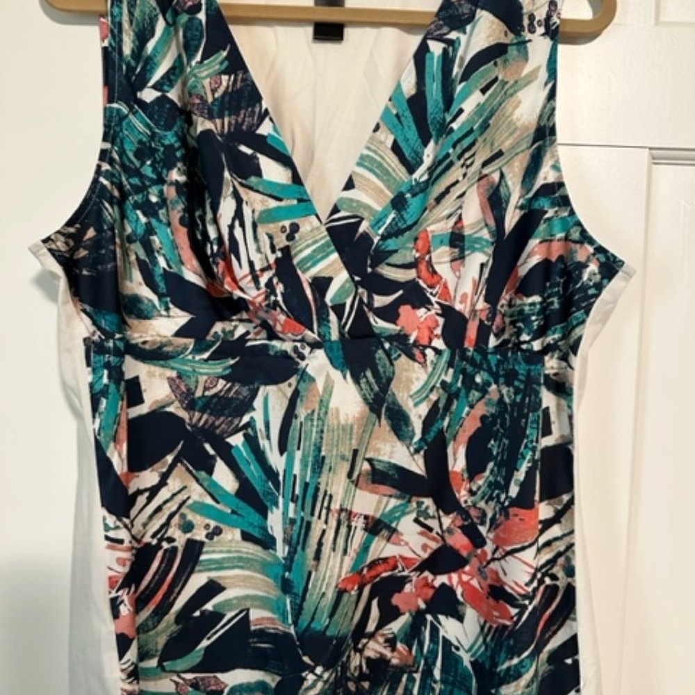 Ann Taylor Size XL Sleeveless V Neck Multi Colored Never Worn